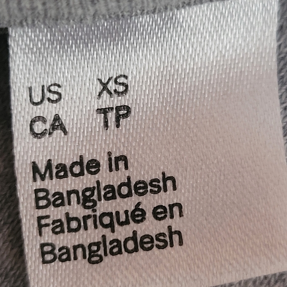 Super Mario Sweater Crewneck H&M Divided Grey with Rainbow Lettering Nintendo - Picture 8 of 9